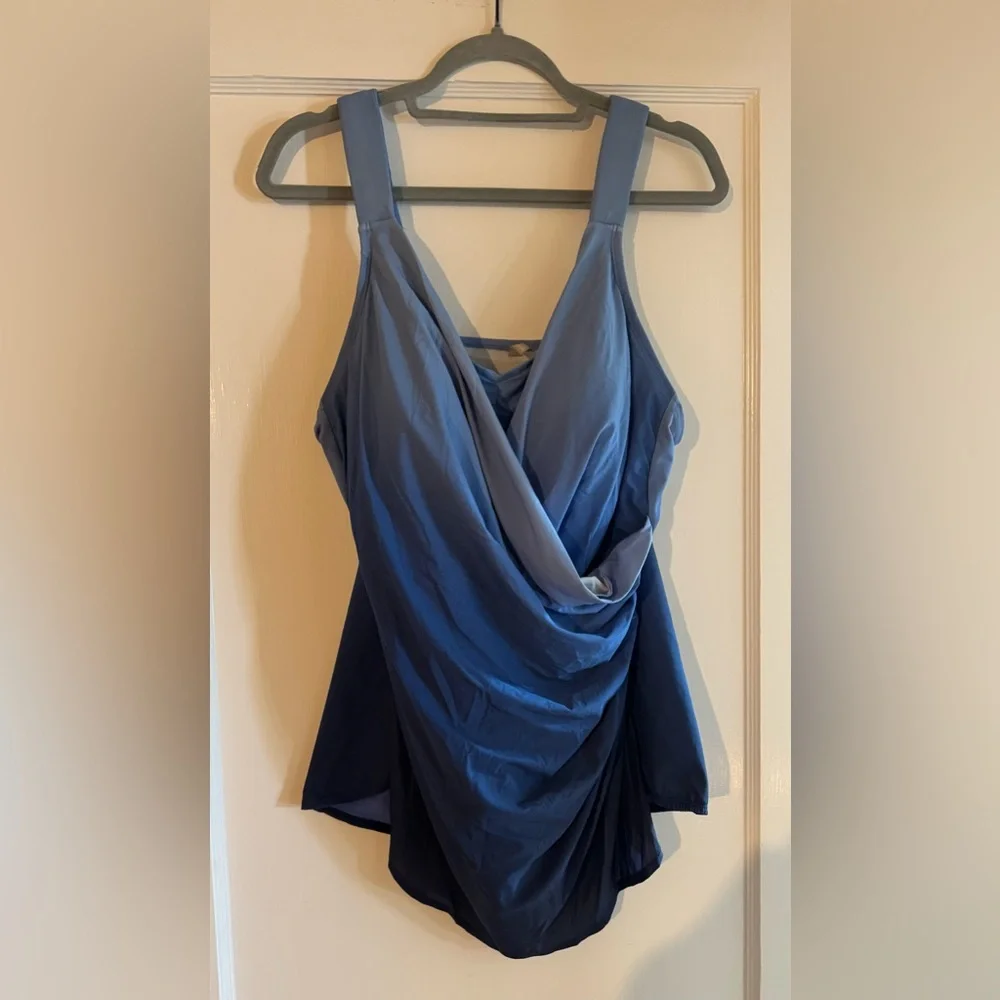 Lands' End Blue Ombre V-Neck Women’s Swim Tankini - Picture 2 of 4